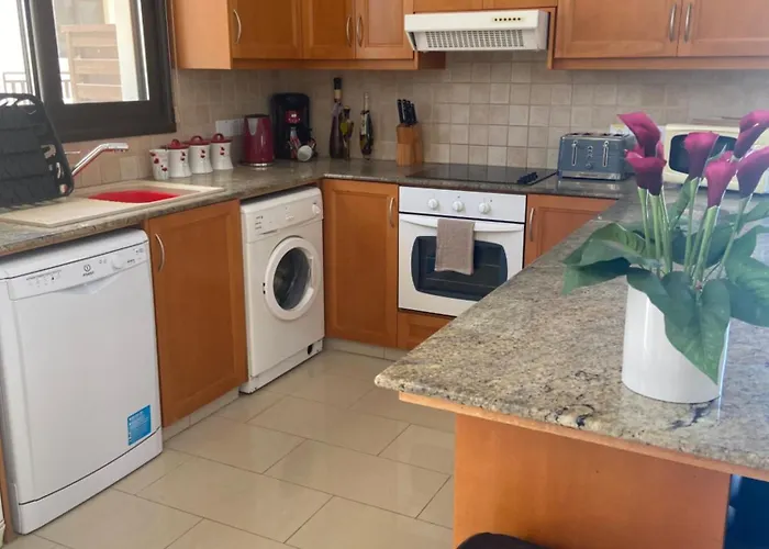 Ocean Breeze Paralimni